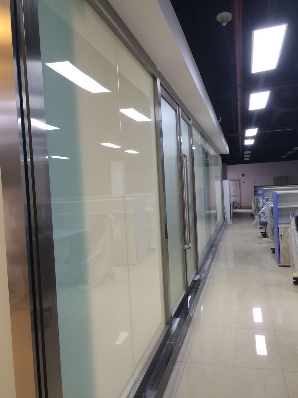 不銹鋼玻璃隔斷04.jpg